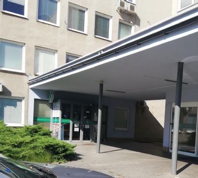 Zvolenská nemocnica začína s rekonštrukciou vchodu do Polikliniky. Všetkých pacientov aj návštevníkov prosí o pochopenie, trpezlivosť a opatrnosť